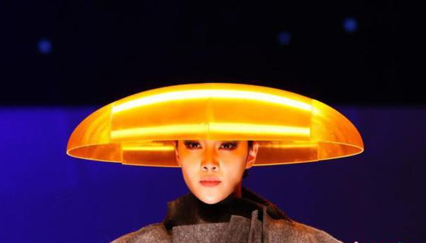 中国时装周开幕 模特演绎东方之美