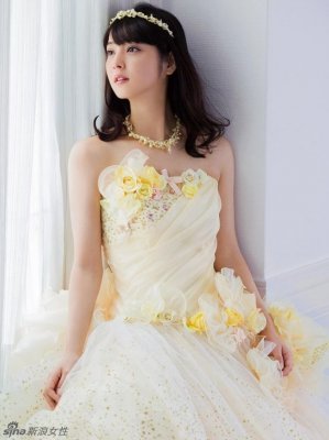 日本美女佐佐木希时尚婚纱大片 娇美优雅