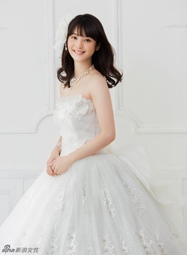 日本最美脸蛋佐佐木希婚纱大片 娇美优雅