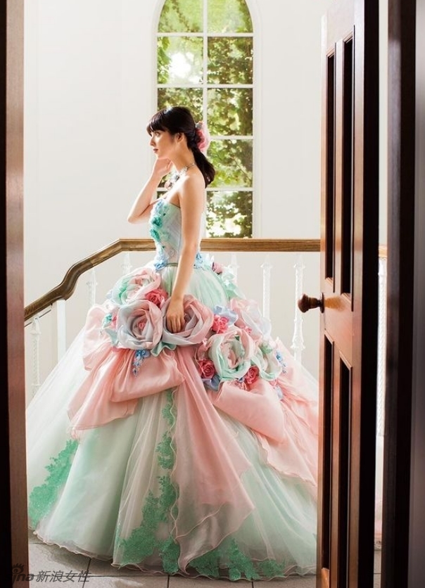 日本最美脸蛋佐佐木希婚纱大片 娇美优雅