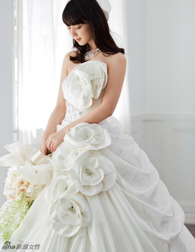 日本最美脸蛋佐佐木希婚纱大片 娇美优雅