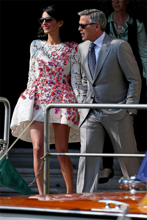 全新时尚夫妇George Clooney 和 Amal Alamuddin，如此时尚美丽的新娘，George Clooney的等待是值得的。
