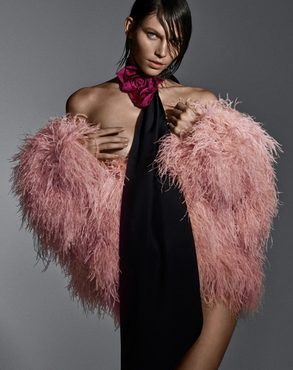 超模齐聚《Vogue》时尚大片 美胸翘臀性感撩人