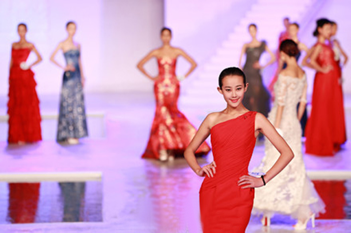 新丝路中国模特大赛 模特与礼服互衬最美赞歌