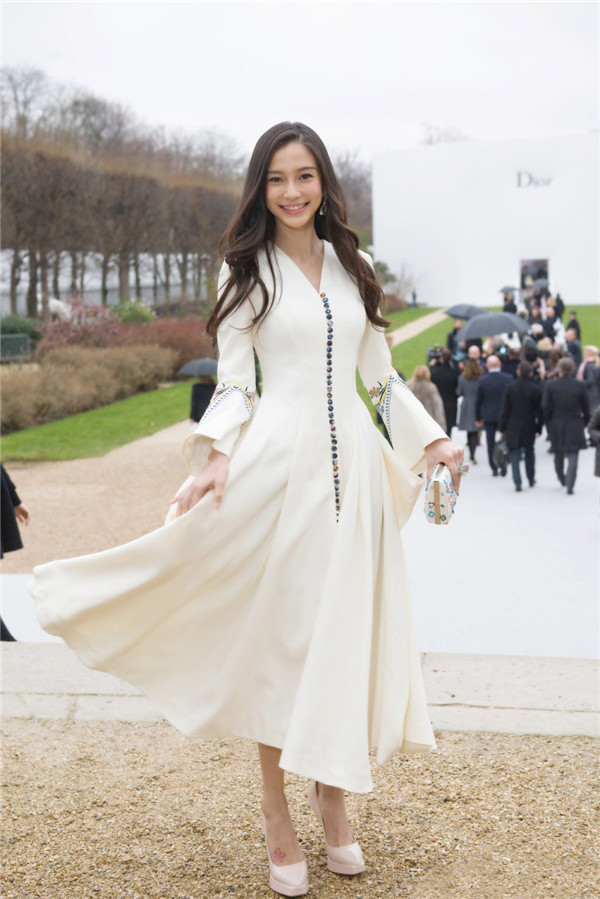 Angelababy白衣长裙甜美亮相Dior 2015春夏高定秀