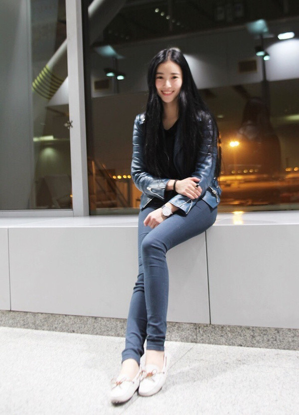 张辛苑美颜靓相机场 启程巴黎时装周