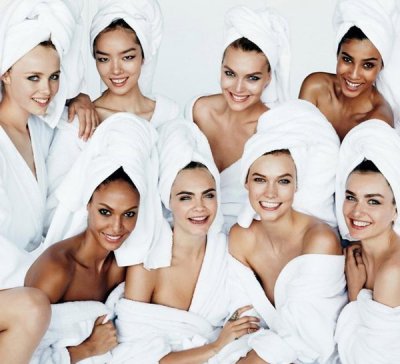摄影师马里奥-特斯蒂诺拍浴巾系列 大牌超模集体出镜