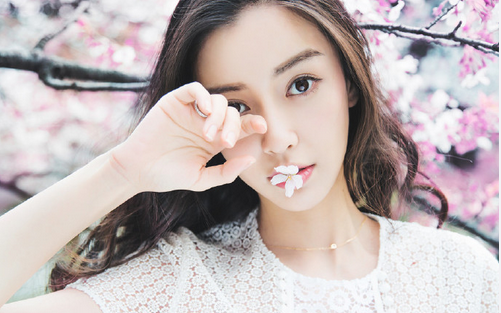 Angelababy 全新《樱花说 》写真